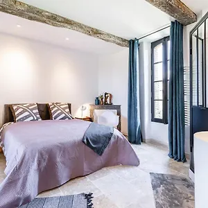  Couette-café Du Couvent, Vue Château France